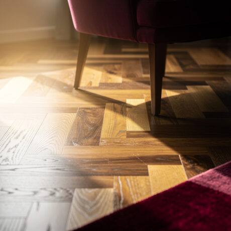 Укладка массивной доски и паркета